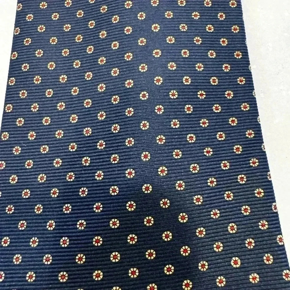 VINTAGE Designer BURBERRYS of London Blue Floral ALL Silk Tie (Burberry)  4” - Picture 2 of 6